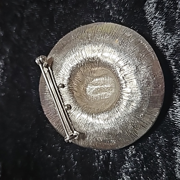 Silvertone Hat Brooche - Picture 2 of 5